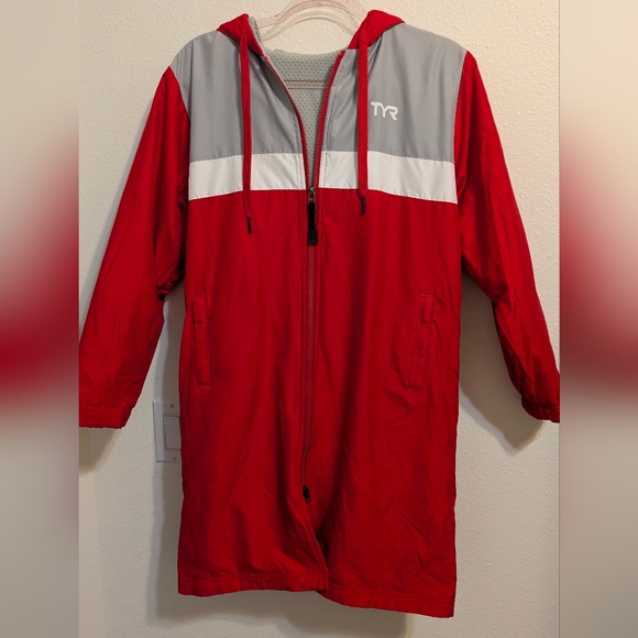 TYR Red and White Swim Jacket - Picture 1 of 5